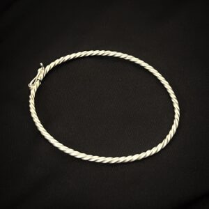 Bracelete oval torcido